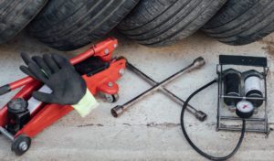 How does a floor jack work
